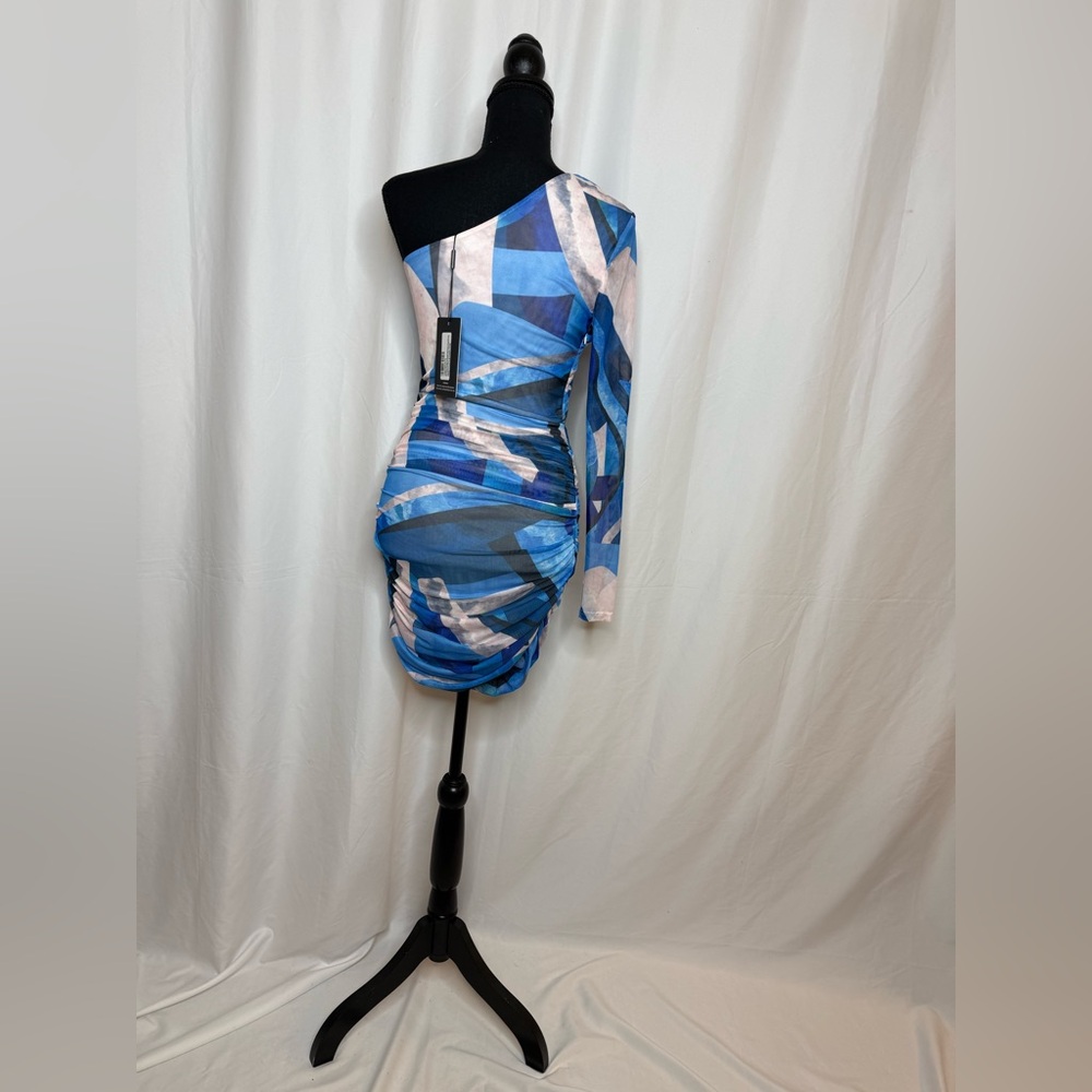 PrettyLittleThing Blue Patterned One-Shoulder Dress - Picture 4 of 4